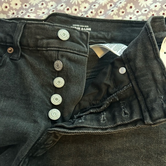 NWT Old Navy Sky-Hi A-Line Black Jean Shorts - Picture 3 of 4